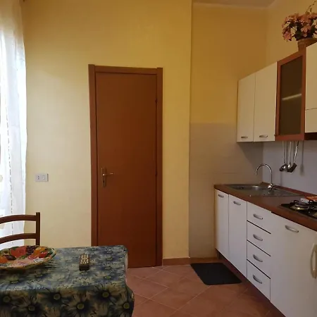 Monolocali In Centro Paese * Лампедуза