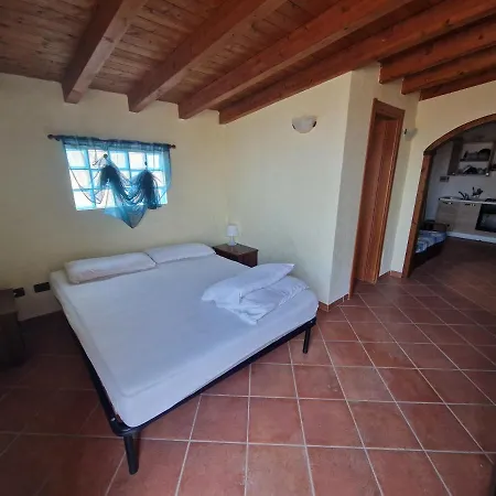 Monolocali In Centro Paese * Лампедуза